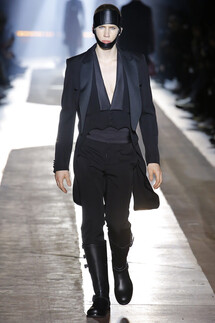 Moschino FALL 2018 MENSWEAR Milan MFW коллекция Moschino осень 2018 мужская неделя моды в Милане Mainstyles